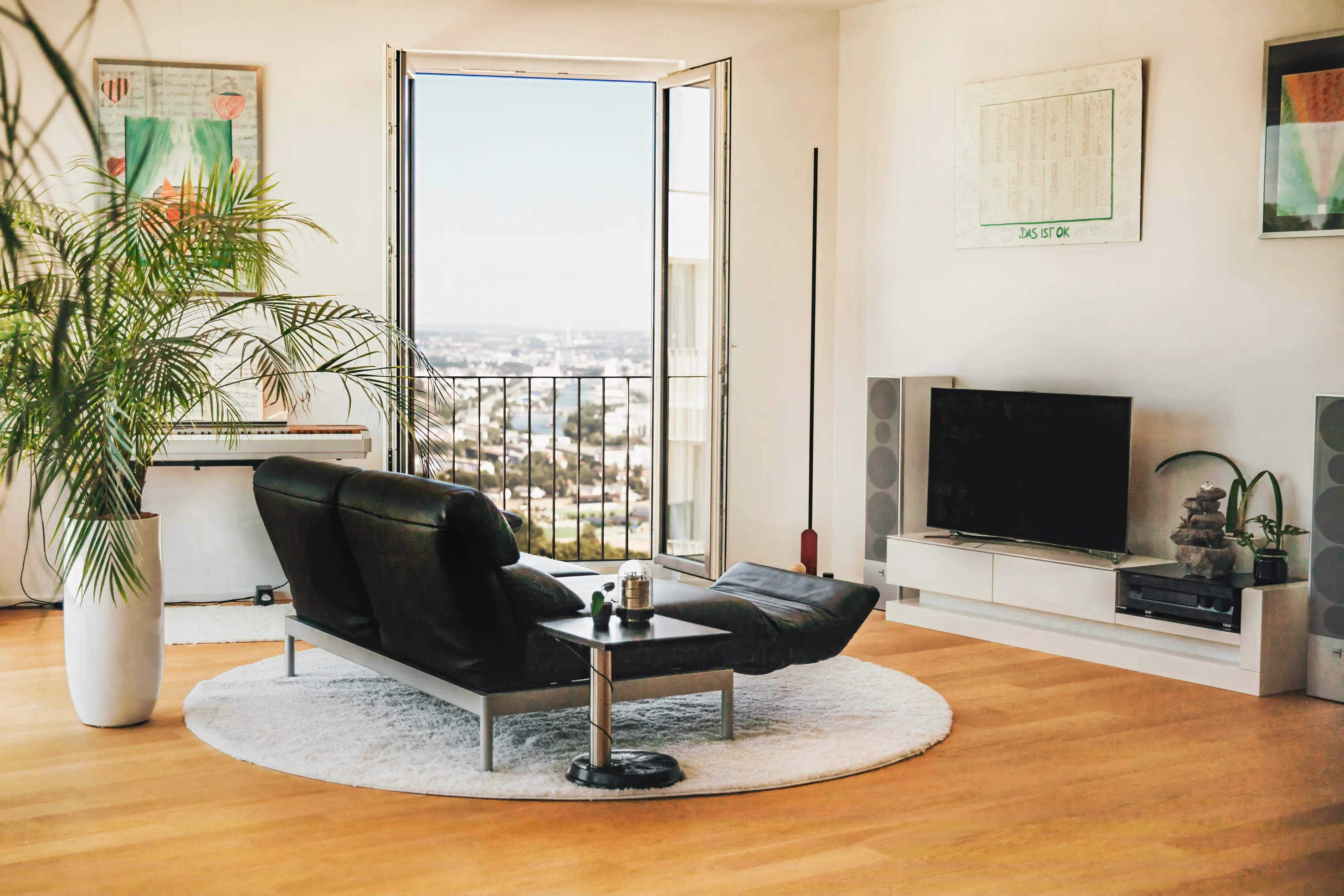 Living area with sofa, TV & E-piano
