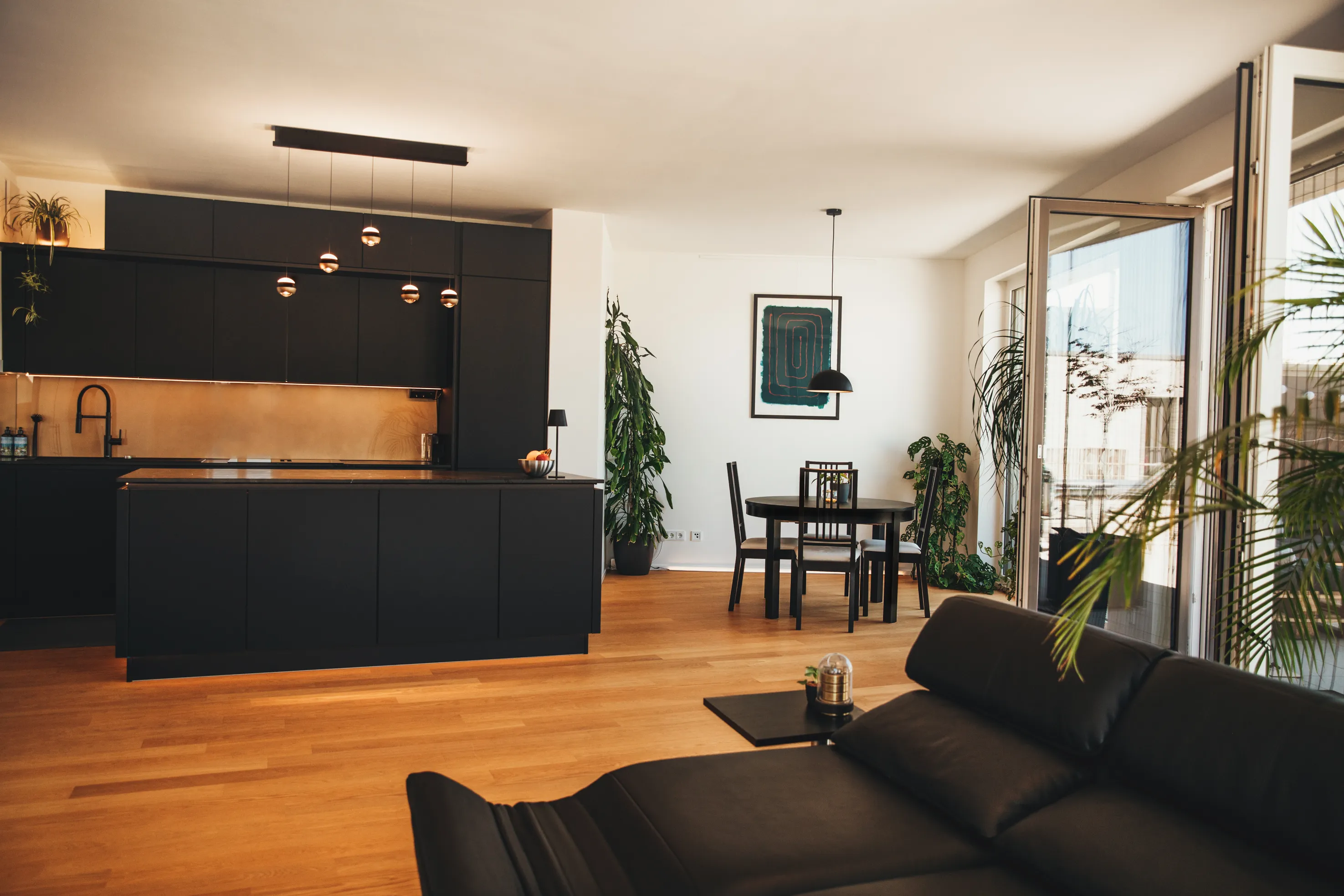 Living-dining area with panoramic window